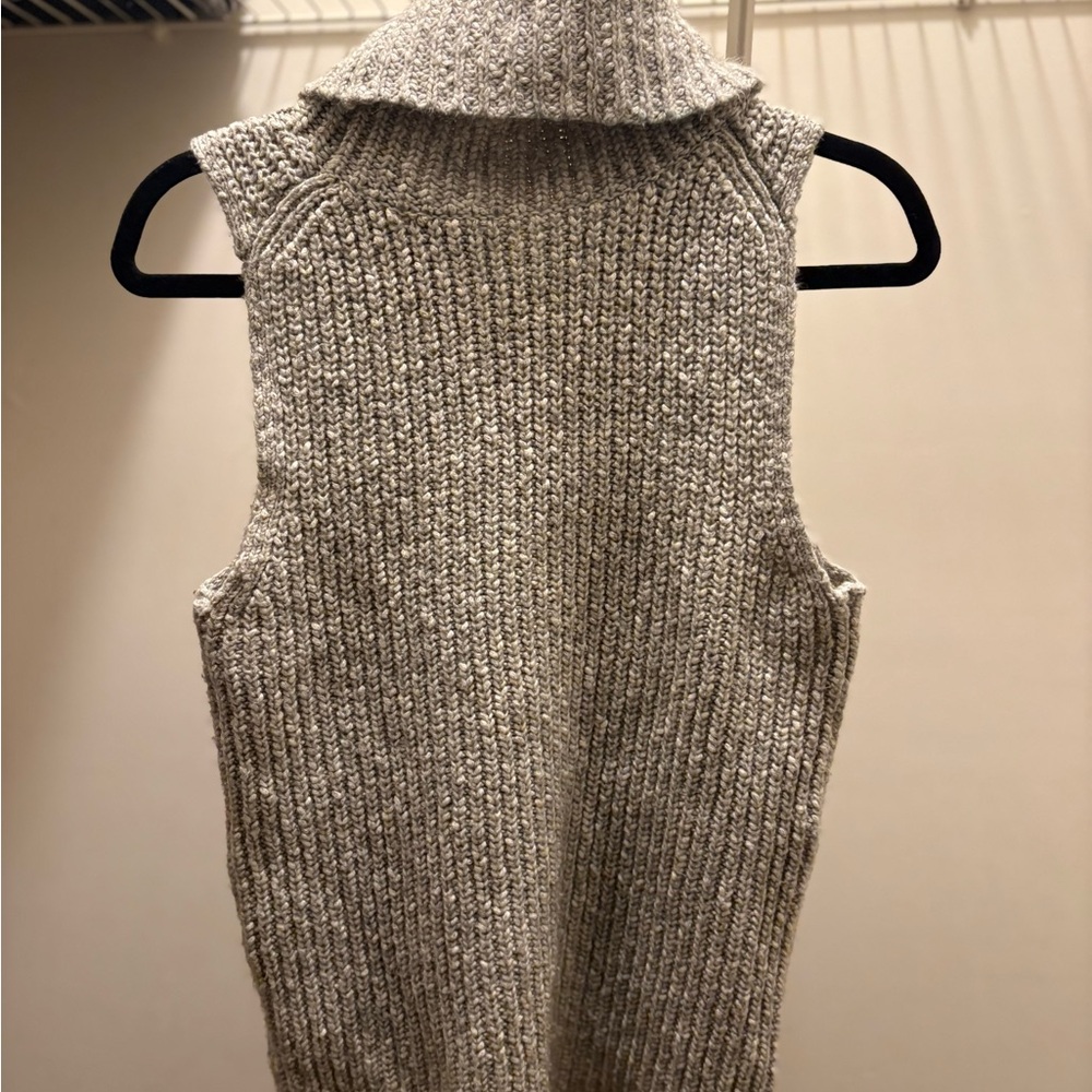 Aeropostale Chunky Ribbed Sleeveless Turtleneck Sweater Vest - Picture 5 of 7